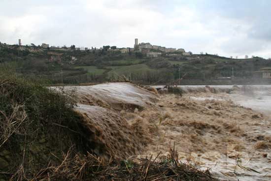 Maltempo-Fiume Marta in piena